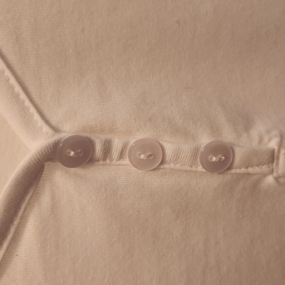 NEW.  LADIES WHITE SHORT-SLEEVE SHIRT.  SIZE LARGE (18/20). - Picture 3 of 5